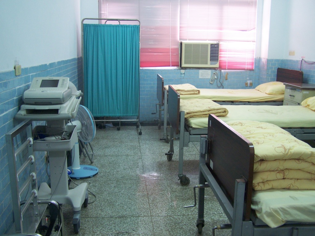 醫務所病房一隅 雖然沒有五星級的裝潢 但我們力求乾淨整潔與舒適