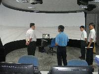 委員實地參觀飛行模擬教室環境與設備